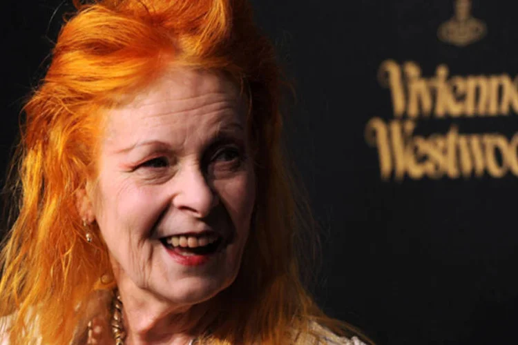 
	Vivienne Westwood: &quot;Antes t&iacute;nhamos uma luta de classes, ricos contra pobres, mas agora s&atilde;o os idiotas contra os &#39;ecoguerreiros&#39;&quot;, disse a estilista
 (Frazer Harrison/ Getty Images)