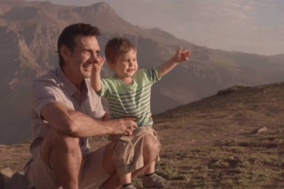 Pai e filho ilustram importância do tempo em anúncio da Vivo