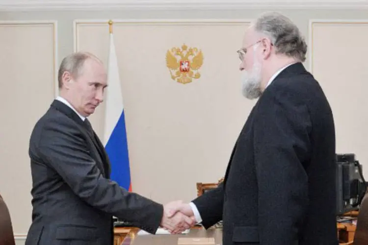 
	Vladimir Churov com Putin: Churov foi muito criticado pela oposi&ccedil;&atilde;o nas elei&ccedil;&otilde;es de 2011, quando foi acusado de fraude
 (Alexei Nikolsky / AFP)