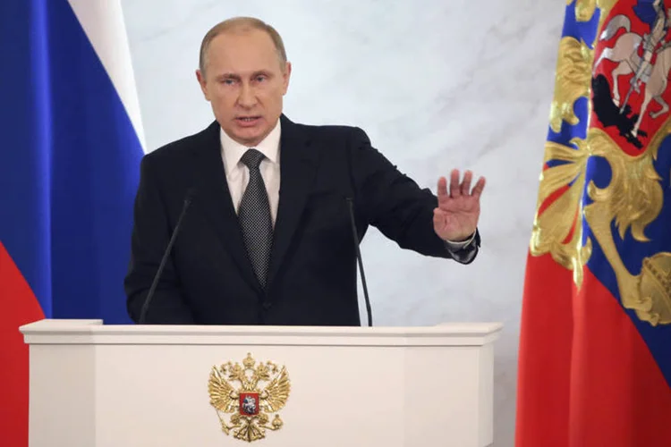 
	Vladimir Putin, presidente russo: UE destacou em suas conclus&otilde;es dedicadas &agrave; R&uacute;ssia e Ucr&acirc;nia &quot;a necessidade de enfrentar as campanhas de desinforma&ccedil;&atilde;o&quot;
 (Sergei Karpukhin/Reuters)
