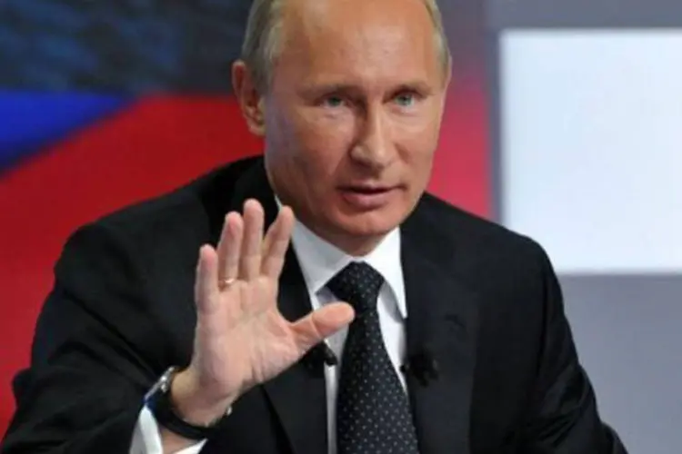 Vladimir Putin concorrerá à presidência e Dmitry Medvedev o cargo de primeiro-ministro (Alexei Nikolsky/AFP)