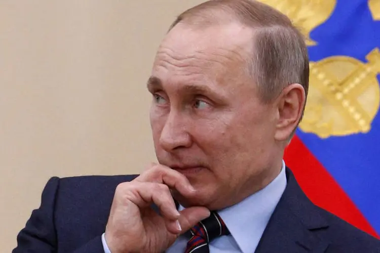 
	Vladimir Putin: a R&uacute;ssia espera que a cessa&ccedil;&atilde;o de hostilidades, que exclui combatentes do Estado Isl&acirc;mico e da Frente Nusra, seja mantida
 (Sergei Karpukhin / Reuters)