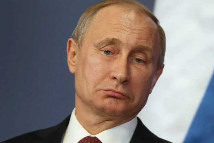 
	Vladimir Putin (foto) e Silvio Berlusconi abriram uma garrafa de xerez de 1775 durante uma visita na Crimeia
 (Sean Gallup/Getty Images)