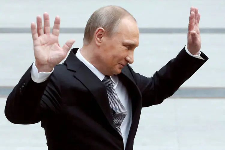 
	Vladimir Putin: presidente russo comemora resultado das pesquisas de boca de urna, que apontam vit&oacute;ria de seu partido
 (Maxim Shemetov / Reuters)
