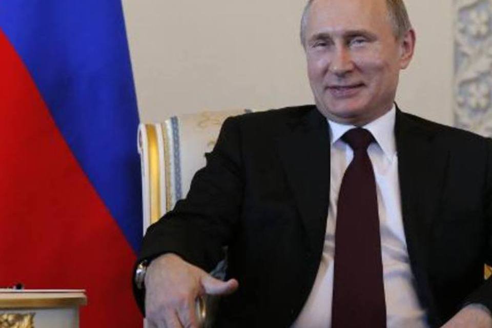 Putin espera que Ucrânia cumpra plenamente os acordos de paz