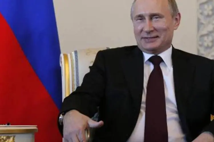 Putin participa de uma reunião em São Petersburgo: "nós ficaríamos chateados se não existissem rumores" (Anatoly Maltsev/AFP)