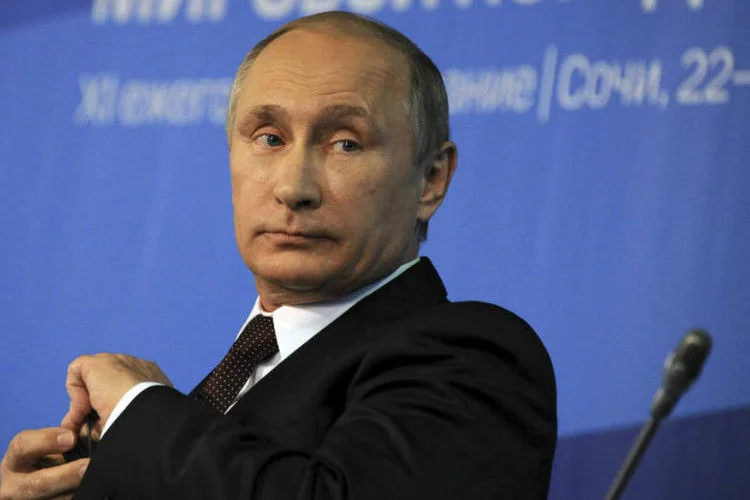 
	Putin: Alemanha informou no s&aacute;bado que um de seus diplomatas tinha sido expulso de Moscou
 (Mikhail Klimentyev/RIA Novosti/Kremlin/Reuters)