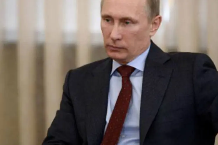 
	Vladimir Putin: presidente russo&nbsp;discutiu com Barack Obama poss&iacute;vel&nbsp;&quot;solu&ccedil;&atilde;o diplom&aacute;tica&quot;&nbsp;&agrave; crise na Ucr&acirc;nia, informou Casa Branca em comunicado
 (Alexei Nikolsky/AFP)