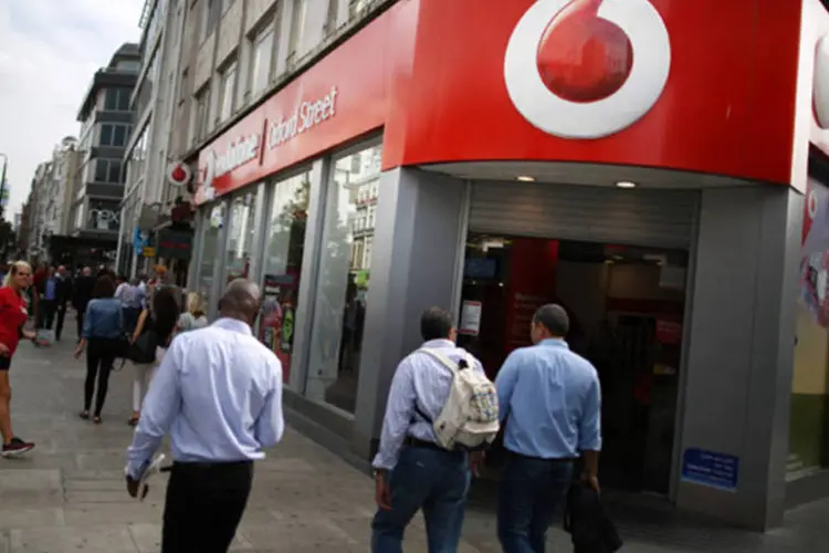 
	Loja da Vodafone: opera&ccedil;&atilde;o ocorre em um momento que o grupo brit&acirc;nico refaz suas opera&ccedil;&otilde;es na Europa, com oferta de banda larga
 (Peter Macdiarmid/Getty Images)