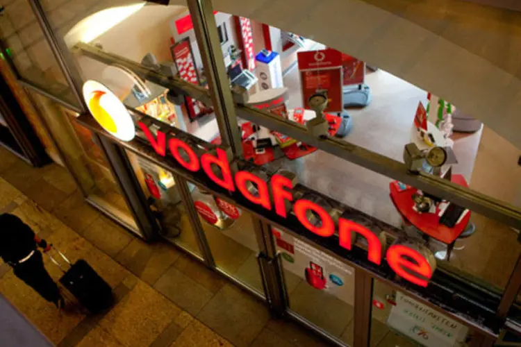 
	Loja da Vodafone: Bharti e a Vodafone disseram ter comprado espectros da banda premium de 900 megahertz que estava dispon&iacute;vel em tr&ecirc;s importantes cidades
 (Krisztian Bocsi/Bloomberg)