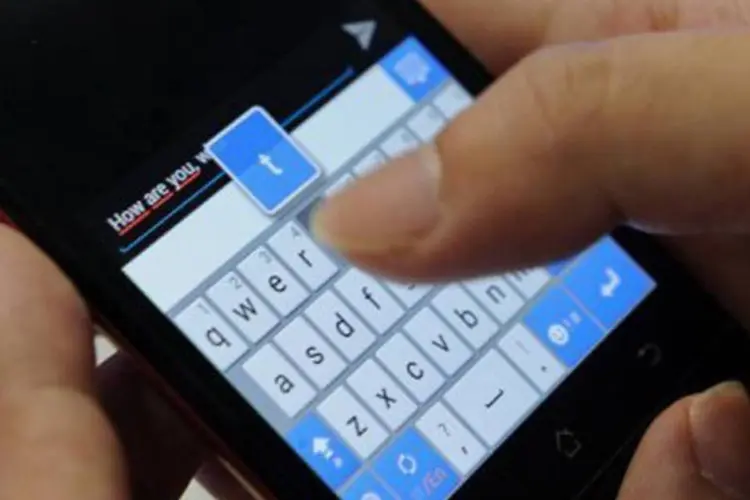 
	SMS pelo celular: Rezende explicou que os principais problemas no setor de telefonia m&oacute;vel s&atilde;o detectados nos servi&ccedil;os de dados
 (Roslan Rahman/AFP/AFP)
