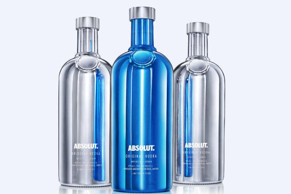 Vodka Absolut apresenta edição limitada de garrafa metálica