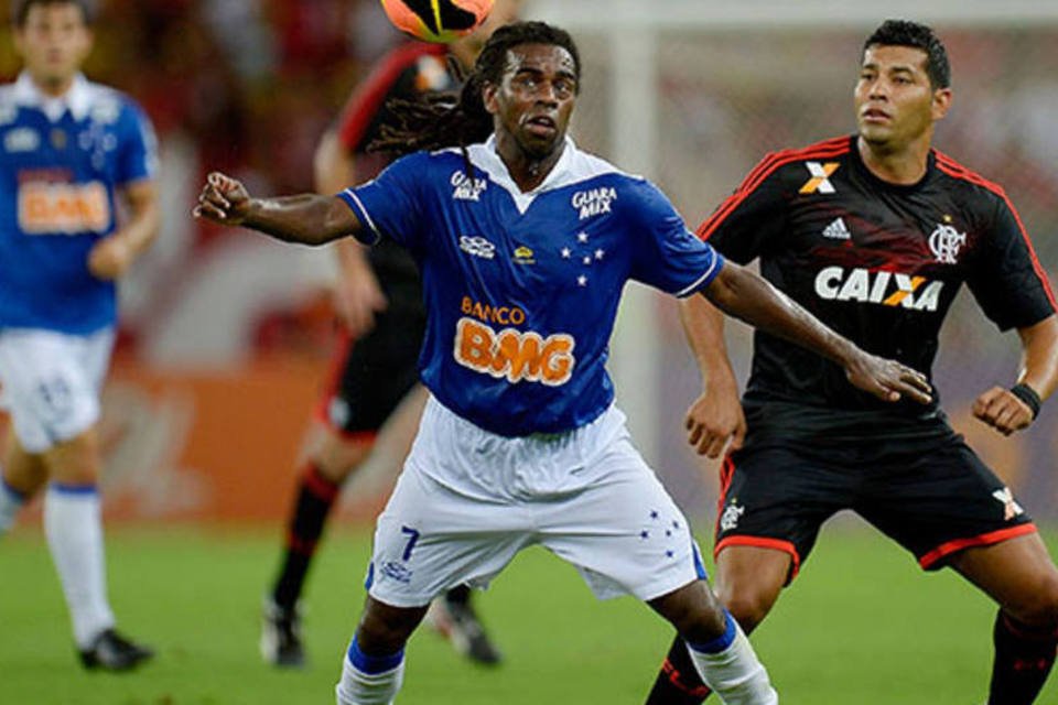 Conmebol vai apurar atos racistas contra Tinga