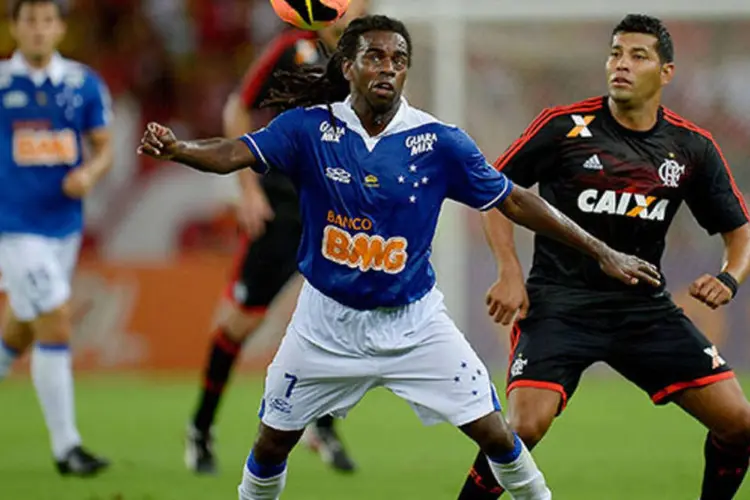 
	Tinga: na noite de quarta-feira, o jogador Tinga sofreu ofensas racistas da torcida do Real Garcilaso, durante partida v&aacute;lida pela Copa Libertadores da Am&eacute;rica
 (Alexandre Loureiro/Getty Images)