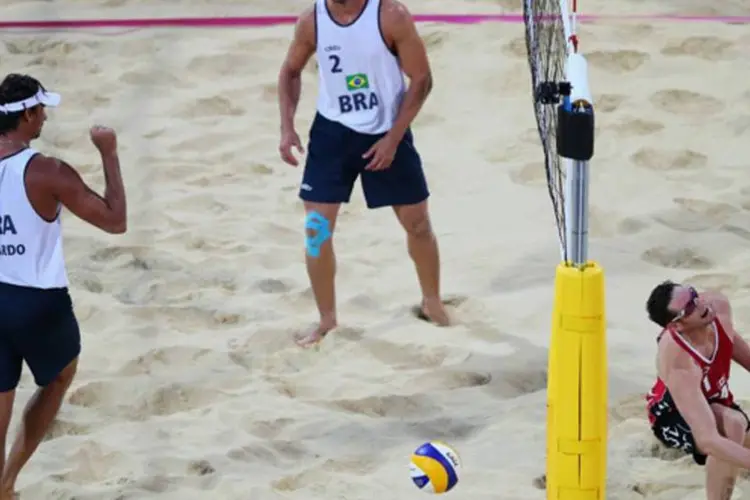 Pedro Cunha e Ricardo, do vôlei de praia, nas Olimpíadas 2012: Jogadores tiveram muitas dificuldades  (Getty Images)