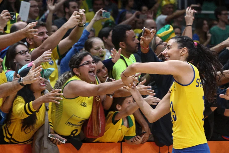Brasil comemora vitória contra o Japão no volei feminino (Buda Mendes/Getty Images)