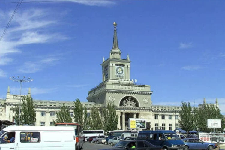 
	Esta&ccedil;&atilde;o de trem de Volgogrado, R&uacute;ssia: &quot;atentados s&atilde;o uma tentativa da parte de terroristas&nbsp;de abrir um combate interno&quot;, diz o comunicado
 (Wikimedia Commons)