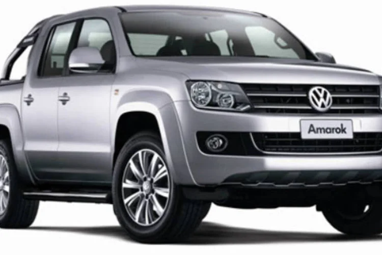 Versão topo de linha Highline passa a contar de série com volante multifuncional, sensor de estacionamento traseiro e sensor ultrassom para o alarme (Divulgação)