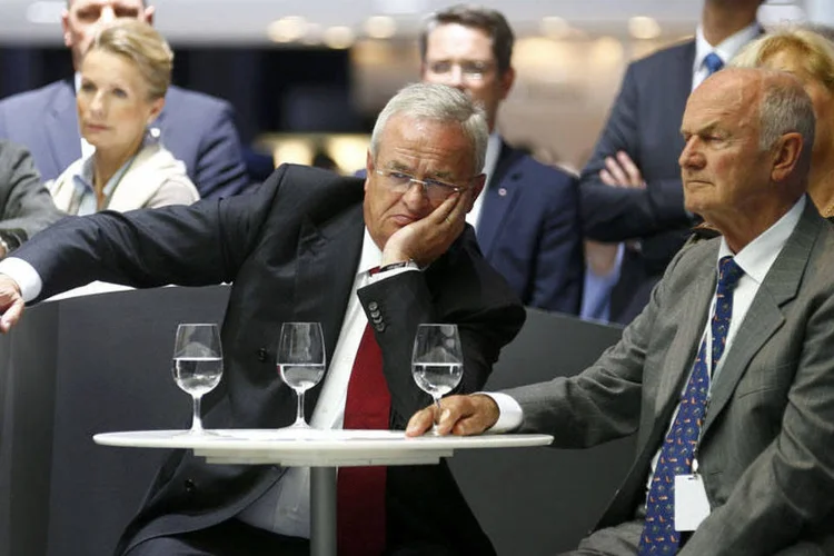 
	Martin Winterkorn e Ferdinand Piech: Piech retirou publicamente na sexta-feira sua declara&ccedil;&atilde;o sobre Winterkorn
 (REUTERS/Kai Pfaffenbach/Files)