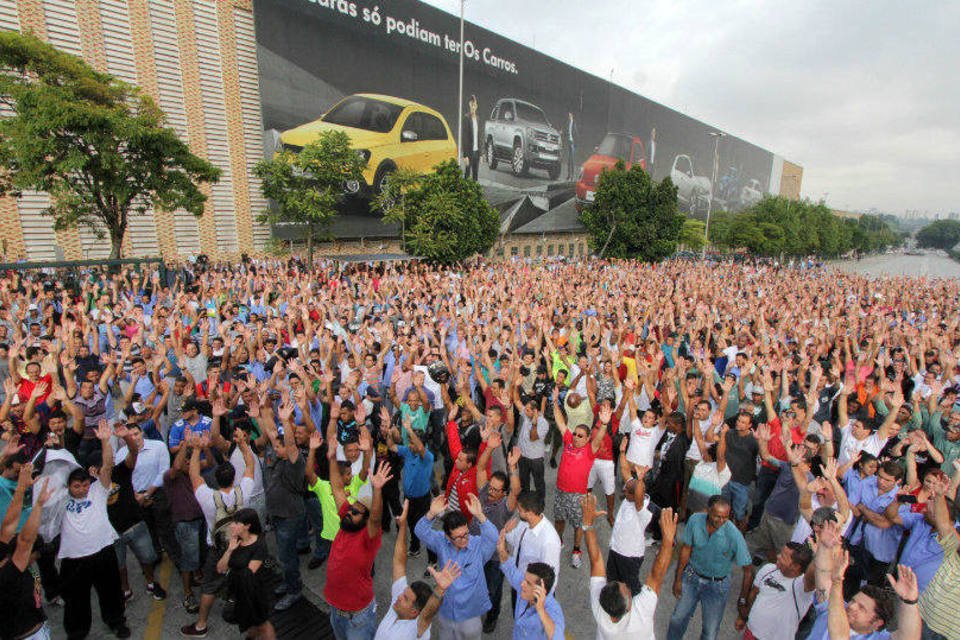 VW, Mercedes e Volvo dão folgas coletivas