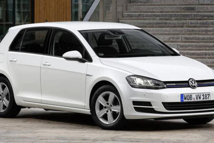 
	TSI Bluemotion, nova vers&atilde;o do Golf para o mercado europeu
 (Quatro Rodas)