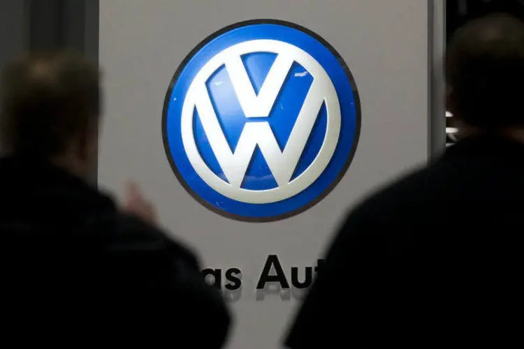 
	Volkswagen: empresa j&aacute; fez acordo de multas nos EUA, e Uni&atilde;o Europeia quer um pacote parecido no continente, mas a Volks nega
 (Andrew Harrer/Bloomberg)