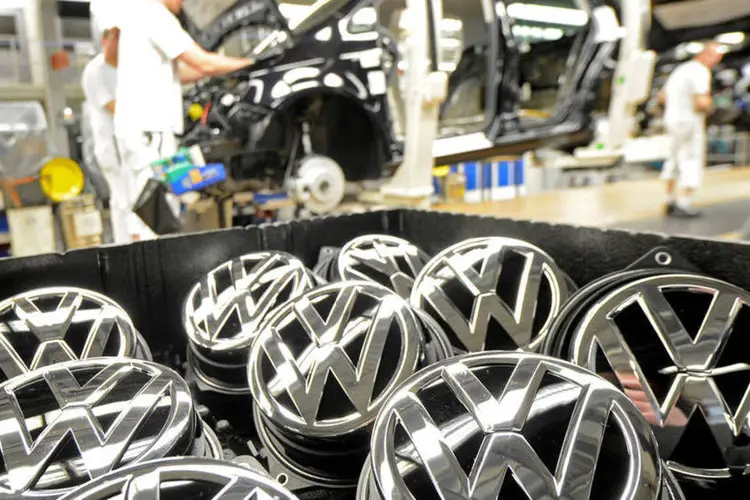 
	Volkswagen: &quot;nos pr&oacute;ximos dez anos, lan&ccedil;ar&aacute; mais de 30 tipos de ve&iacute;culos impulsionados exclusivamente por baterias el&eacute;tricas&quot;
 (Fabian Bimmer / Reuters)
