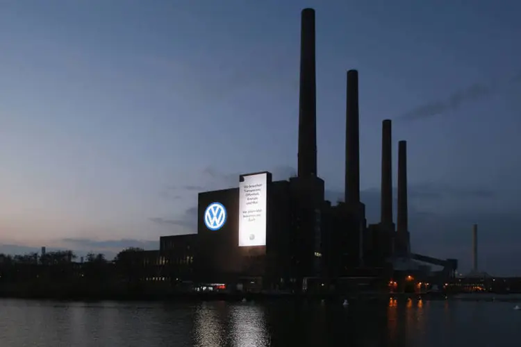 
	Volkswagen: a montadora tem at&eacute; sexta-feira para propor a resolu&ccedil;&atilde;o dos problemas causados pela instala&ccedil;&atilde;o de softwares em quase meio milh&atilde;o de carros
 (Sean Gallup/ Getty Images)