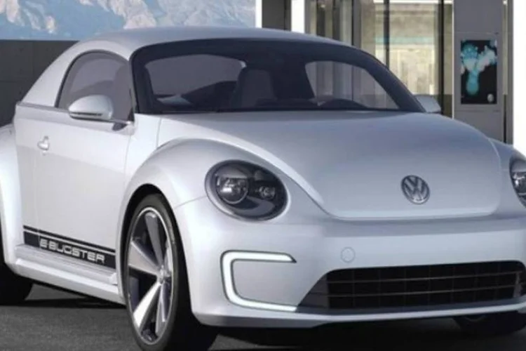 O modelo elétrico do Beetle utiliza luzes de LED e possui painel inteligente, sendo capaz de ter 80% de sua carga abastecida em apenas 30 minutos (Divulgação)