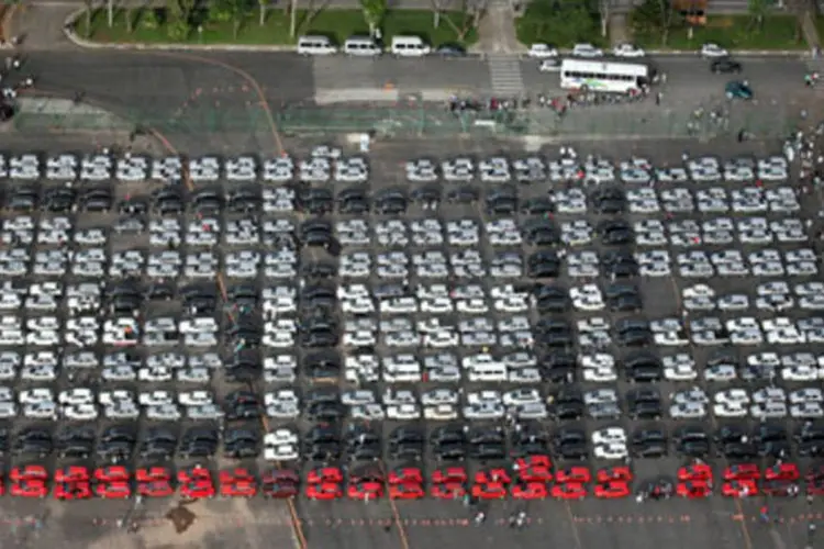 Mosaico de 460 automóveis formou a palavra "Gol" no Sambódromo de São Paulo (.)