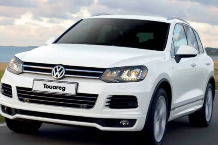 
	Volkswagen Touareg R-Line: interior tem bancos revestidos com couro e acabamento met&aacute;lico no painel e no console central
 (Divulgação/Volkswagen)