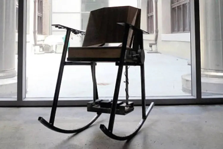 Volta: cadeira usa pêndulo para gerar energia com balanço (UC Berkeley)