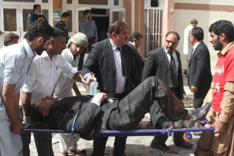 
	Paquist&atilde;o: o grupo Jamaat-ur-Ahrar, uma fac&ccedil;&atilde;o do Taliban paquistan&ecirc;s, reivindicou responsabilidade pelo ataque em um email
 (Naseer Ahmed / Reuters)