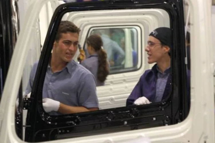 
	Volvo no Brasil: funcion&aacute;rios aceitaram os cortes depois que a empresa ofereceu pagamento extra de no m&iacute;nimo R$ 15 mil para cada demitido
 (Marcelo Almeida/Você SA)