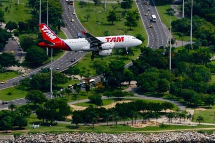 Voo da TAM: segundo a Anac, atrasos e cancelamentos da aérea estão normais (Kirilos/Wikimedia Commons)