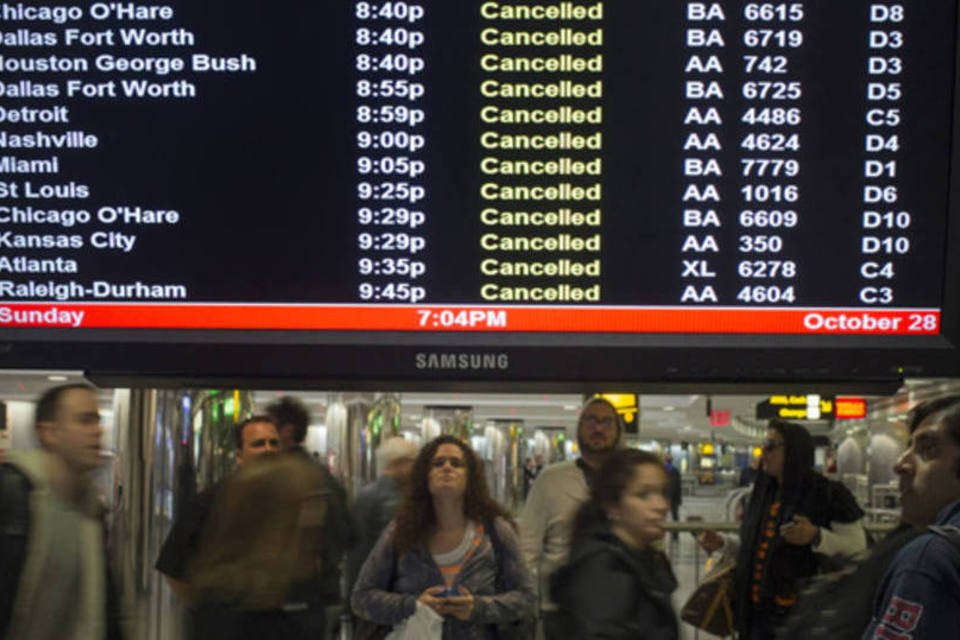 Sandy causa mais de 15,7 mil cancelamentos de voos