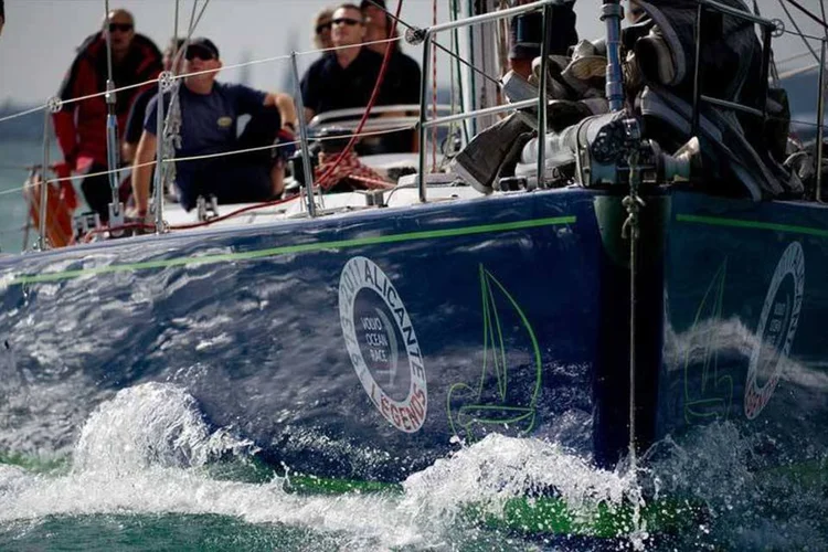 
	Reencontro: em 2011, membros da tripula&ccedil;&atilde;o original do L&#39;Esprit d&#39;&Eacute;quipe venceram a VOR Legends Regatta, em Alicante, Espanha
 (Paul Todd / Volvo Ocean Race)