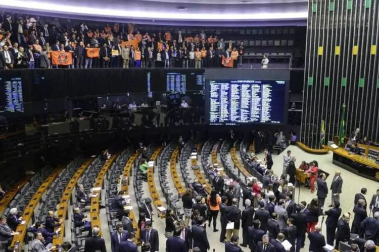 
	Vota&ccedil;&atilde;o da MP 665 na C&acirc;mara: Dilma decidiu privilegiar o setor do PP que votou com o governo na semana passada ao aprovar a MP
 (Gustavo Lima/ Câmara dos Deputados)