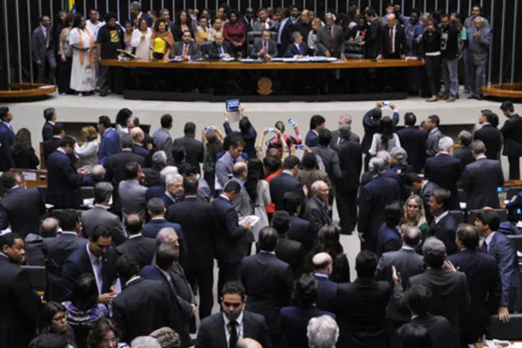 
	Deputados durante vota&ccedil;&atilde;o na C&acirc;mara, em Bras&iacute;lia
 (Luis Macedo/Câmara dos Deputados)