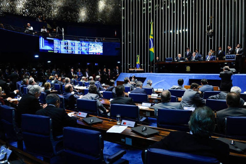 Como votou cada um dos senadores sobre a prisão de Delcídio