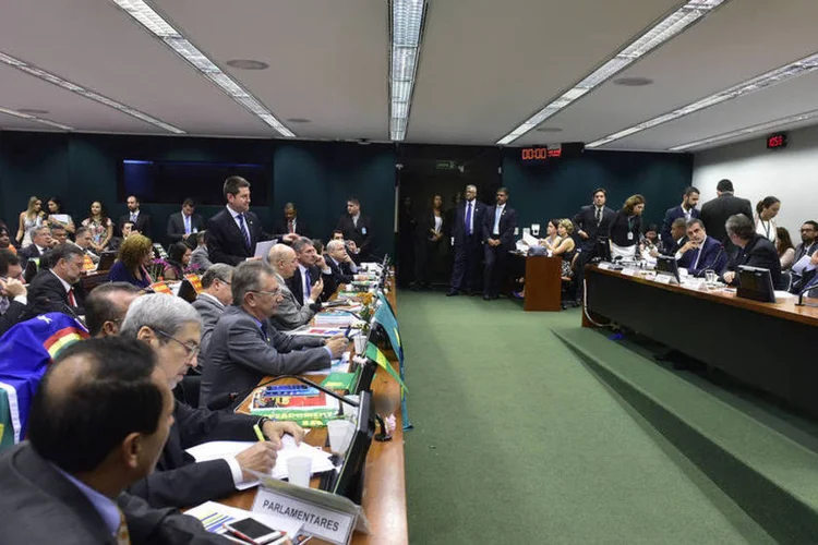 
	Vota&ccedil;&atilde;o de parecer do impeachment: na avalia&ccedil;&atilde;o de Arantes, o governo teria que enviar um projeto de lei ao Congresso ou editar Medida Provis&oacute;ria para abrir os decretos de cr&eacute;ditos suplementares
 (Divulgação/ Câmara do Deputados)