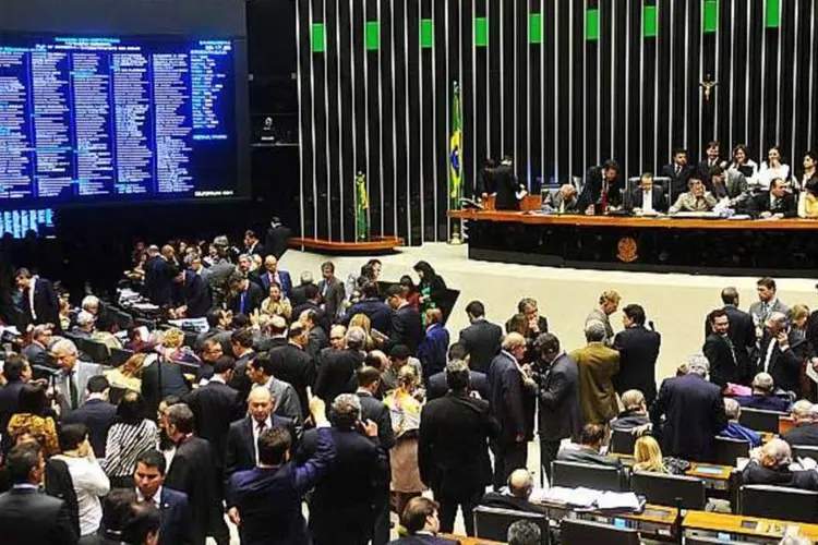 Deputados durante votação do projeto que regulamenta a criação de municípios (Gustavo Lima/Câmara dos Deputados)