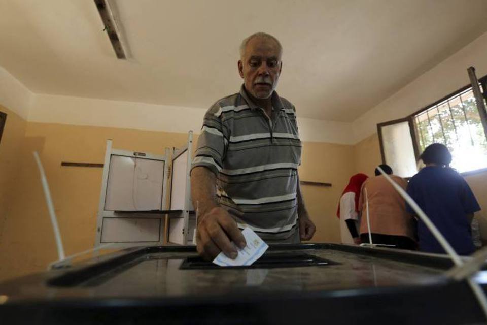 Eleição egípcia tem fraco comparecimento em dia extra