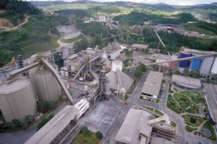 
	Votorantim: receita l&iacute;quida da empresa foi de R$ 7,57 bilh&otilde;es no 2&ordm; trimsetre, queda de 4% em rela&ccedil;&atilde;o a 2015
 (.)