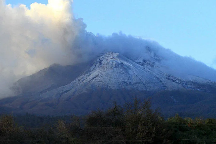O vulcão Calbuco, na região da Araucanía, no Chile (Carlos Gutierrez/Reuters)