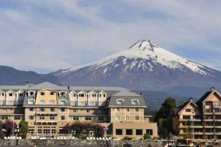 
	O vulc&atilde;o chileno Villarrica: a erup&ccedil;&atilde;o de lava foi acompanhada de pequenas explos&otilde;es
 (Wikimedia Commons)