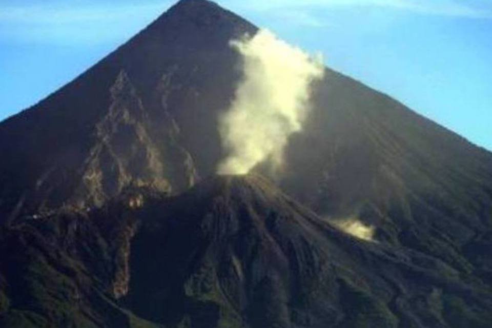 Vulcão Santiaguito entra em erupção na Guatemala