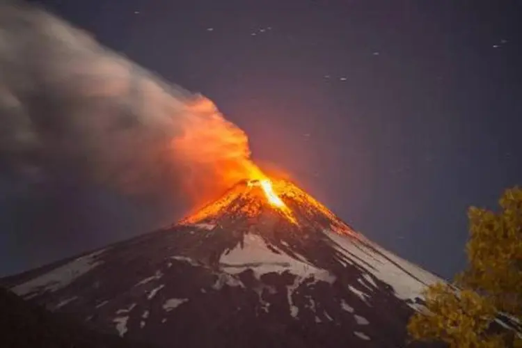 
	O vulc&atilde;o Villarrica, localizado na regi&atilde;o sul do Chile e um dos mais ativos do pa&iacute;s, entrou em erup&ccedil;&atilde;o na madrugada da &uacute;ltima
 (Francisco Negroni)