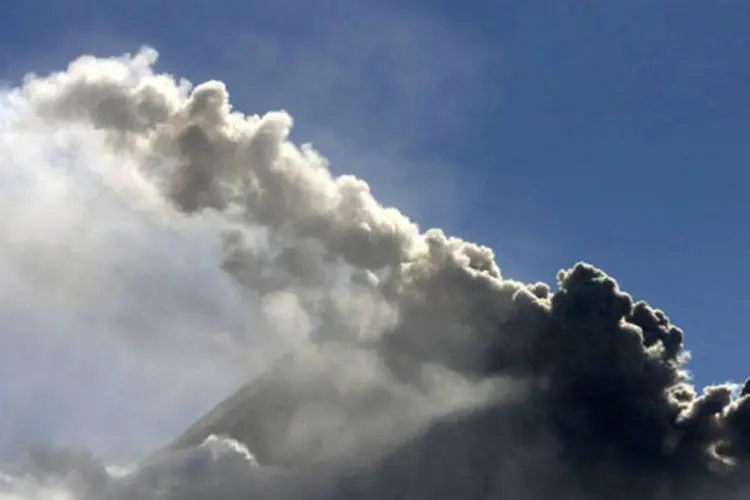 Vulcão na Indonésia: moradores deixaram suas casas voluntariamente após a erupção (Getty Images)