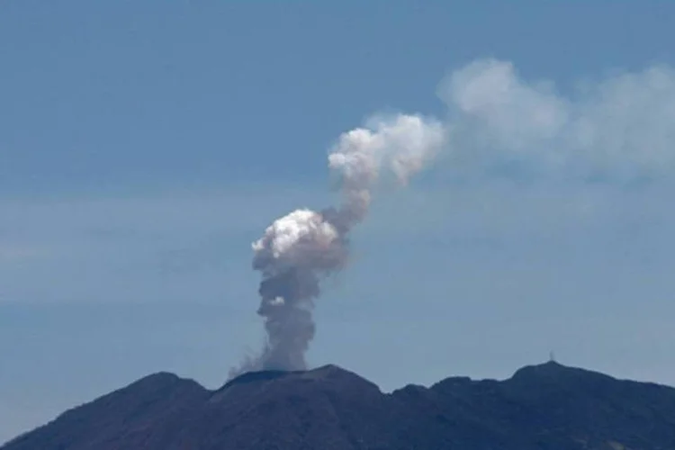 
	O Copahue, que tem 3 mil metros de altura e fica na Cordilheira dos Andes, situa-se no limite das regi&otilde;es de Neuqu&eacute;n, na Argentina, e Biob&iacute;o, no Chile
 (Michel Lefèvre/AFP)